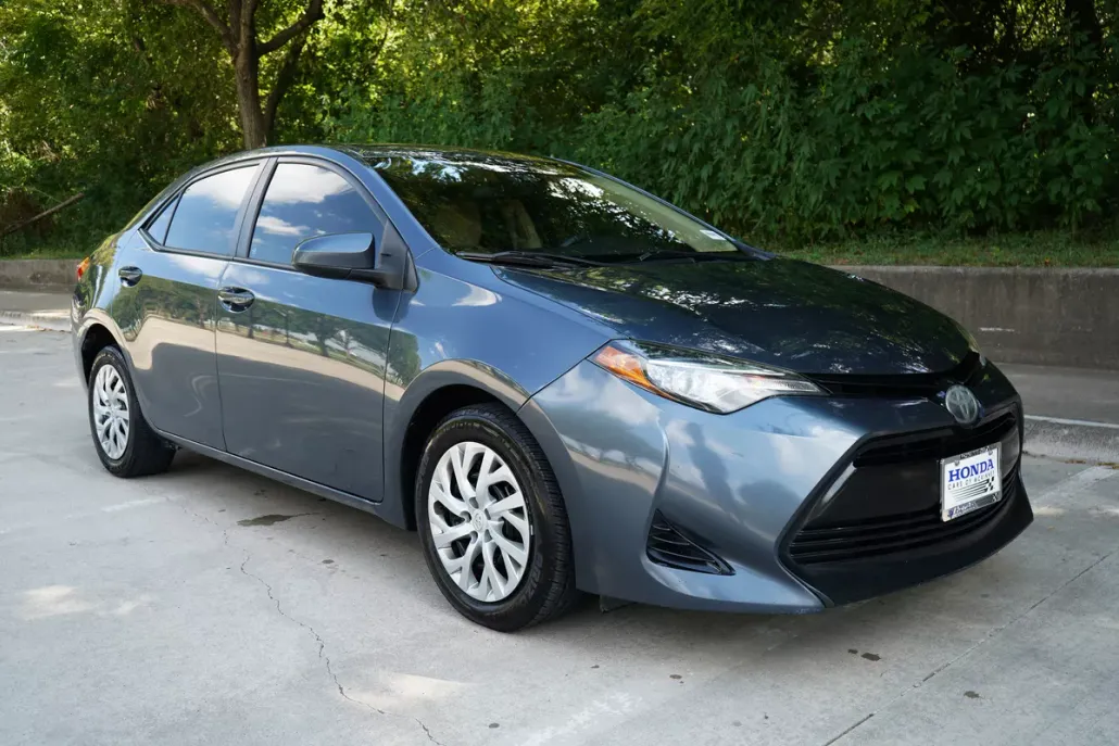 2017 Toyota Corolla L photo 1