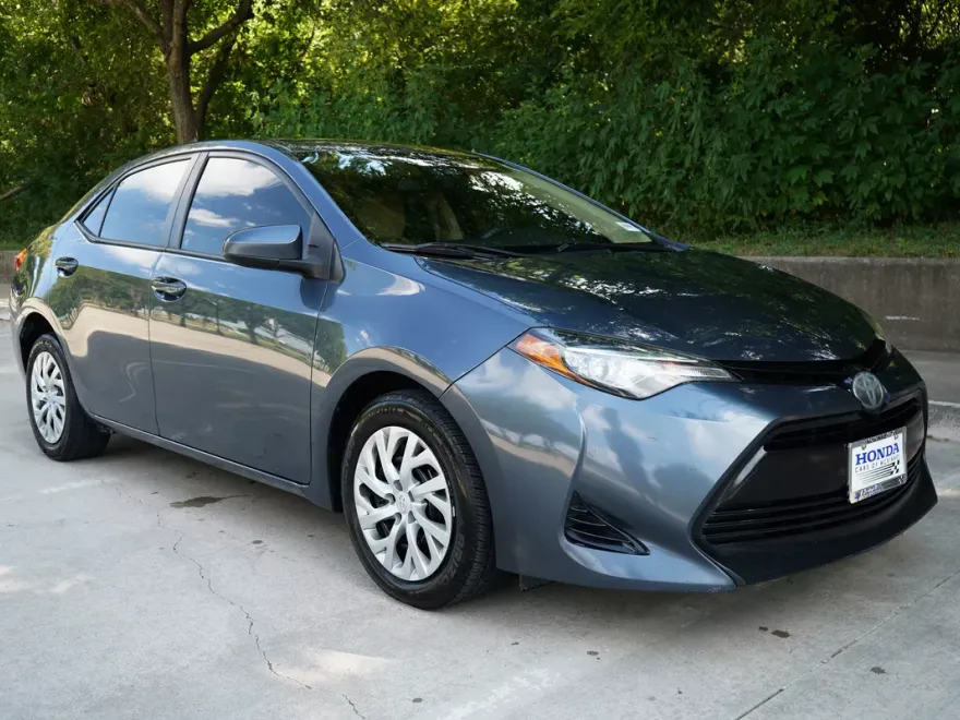 2017 Toyota Corolla L photo 1