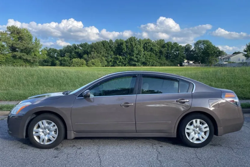 2012 Nissan Altima 2.5 S photo 1