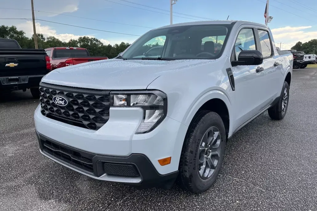 2025 Ford Maverick XLT photo 1