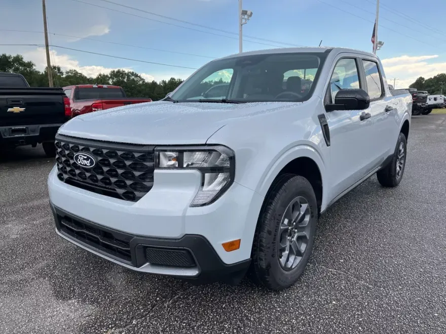 2025 Ford Maverick XLT photo 1