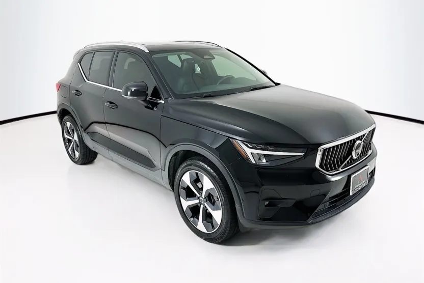 2023 Volvo XC40 AWD Plus photo 1