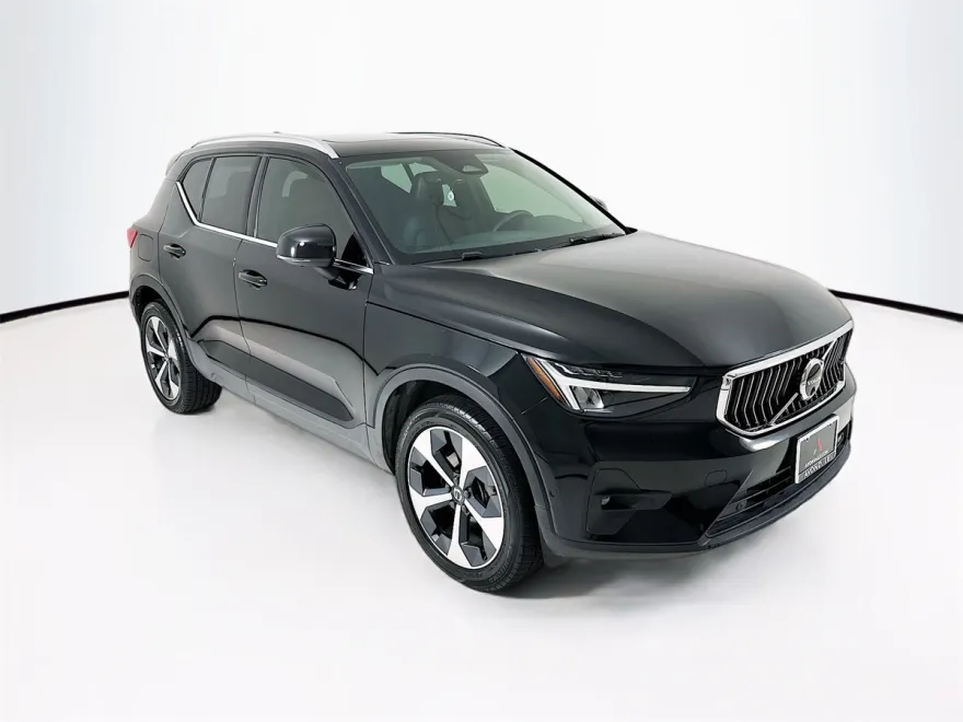 2023 Volvo XC40 AWD Plus photo 1