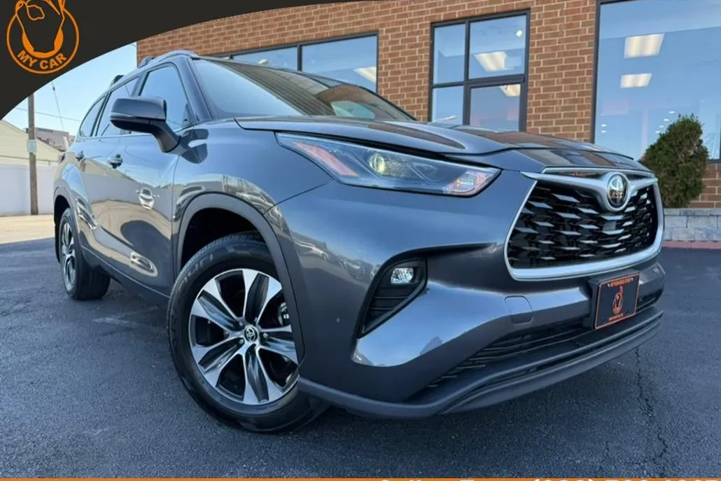 2023 Toyota Highlander XLE photo 1
