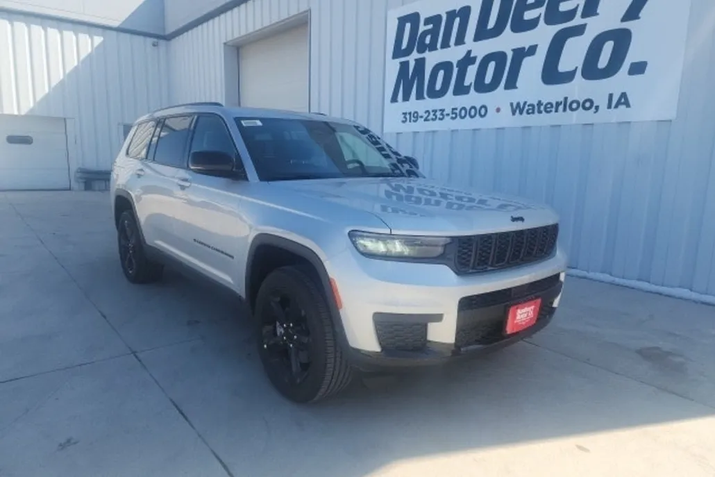 2025 Jeep Grand Cherokee Laredo photo 1