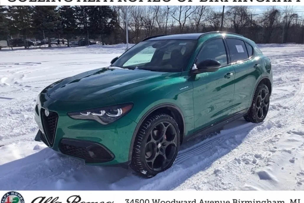 2025 Alfa Romeo Stelvio photo 1