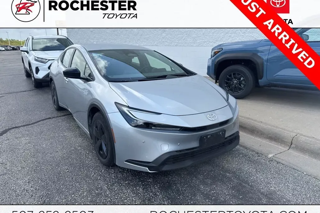 2023 Toyota Prius LE photo 1
