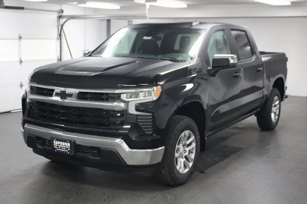 2025 Chevrolet Silverado photo 1