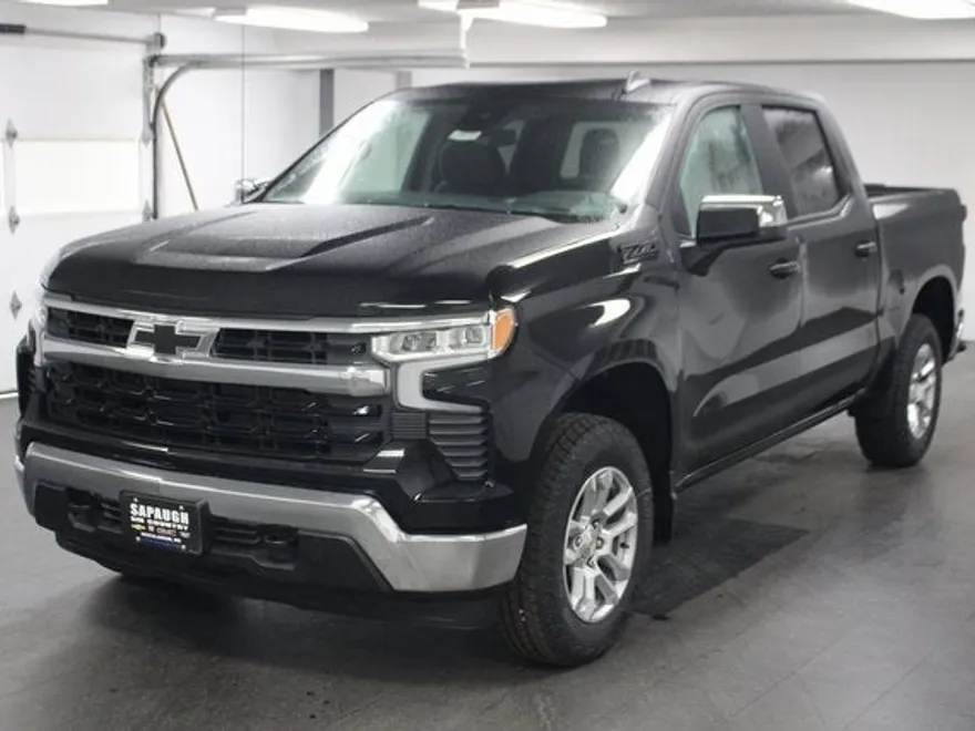 2025 Chevrolet Silverado photo 1