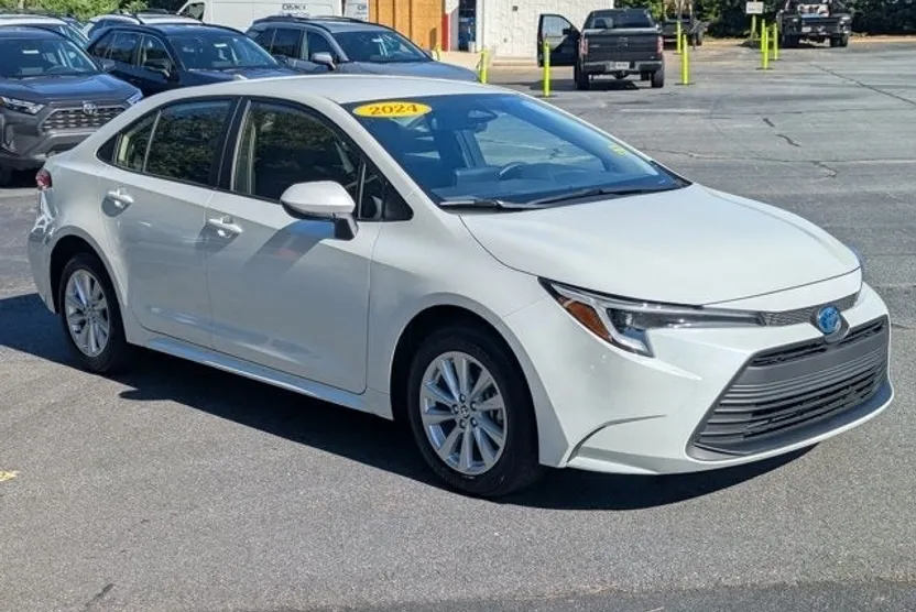 2024 Toyota Corolla Hybrid LE photo 1