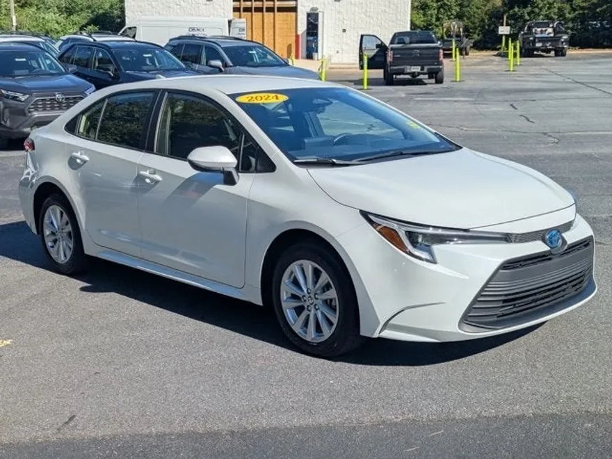 2024 Toyota Corolla Hybrid LE photo 1