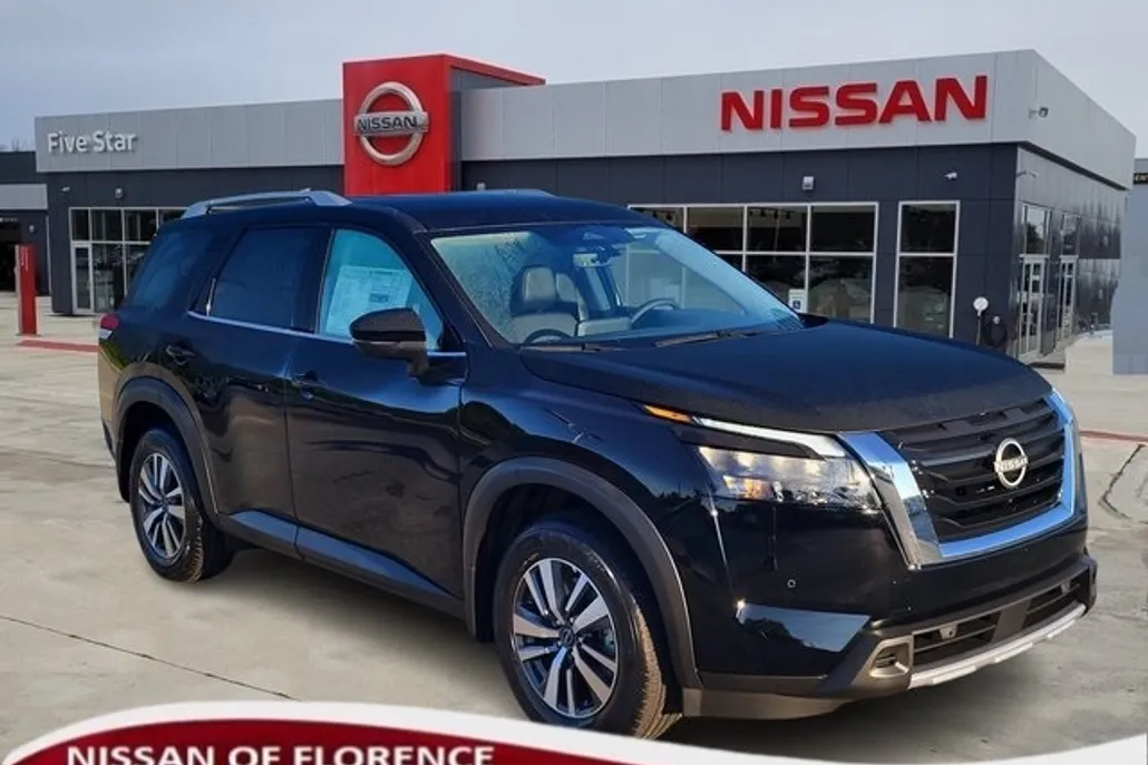 2025 Nissan Pathfinder SL photo 1