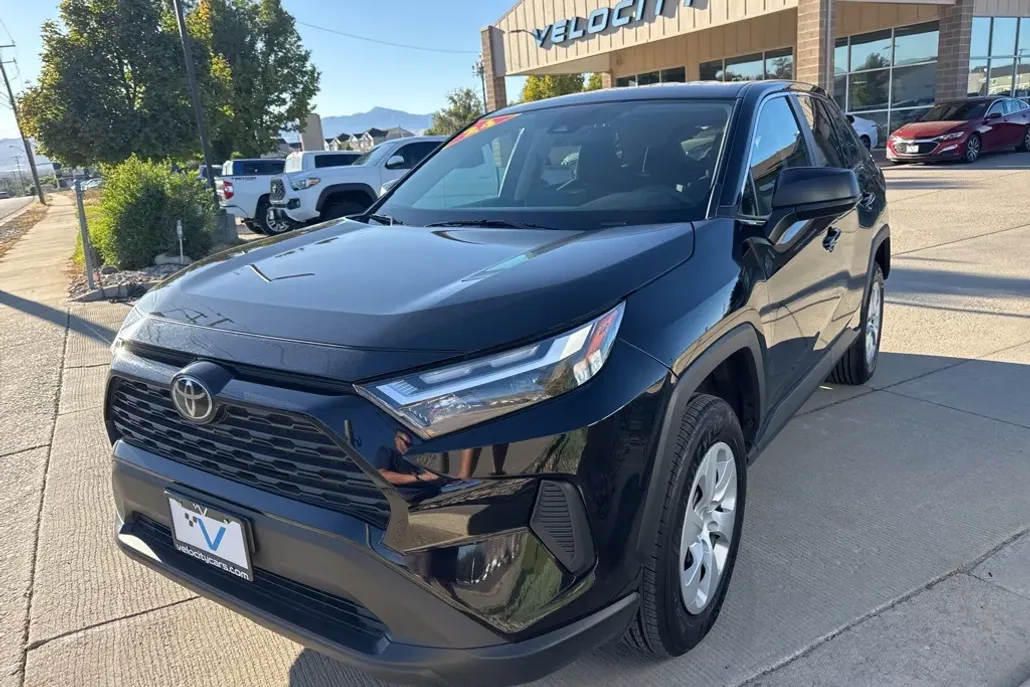 2024 Toyota RAV4 LE photo 1
