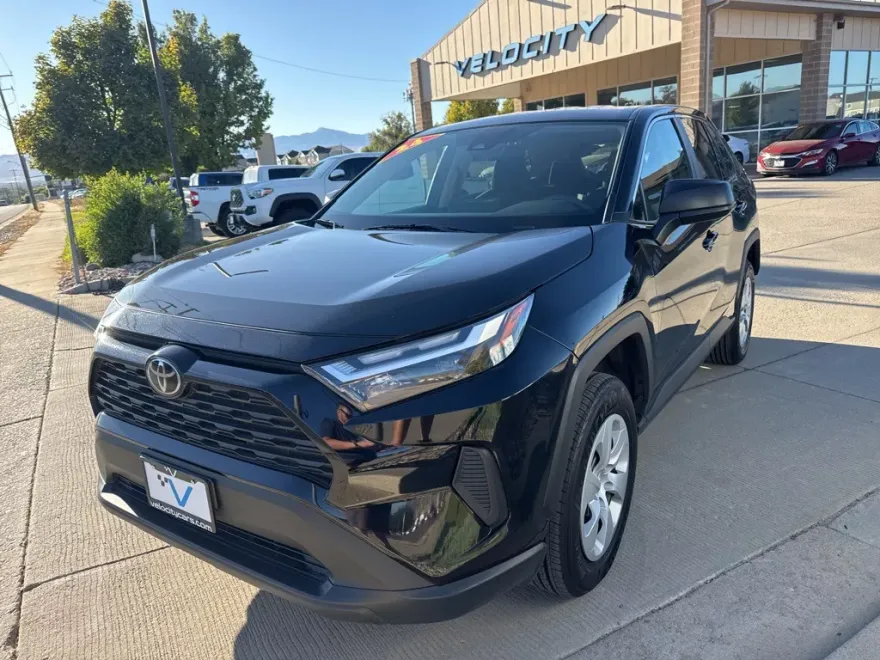 2024 Toyota RAV4 LE photo 1
