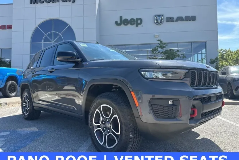 2022 Jeep Grand Cherokee Trailhawk photo 1