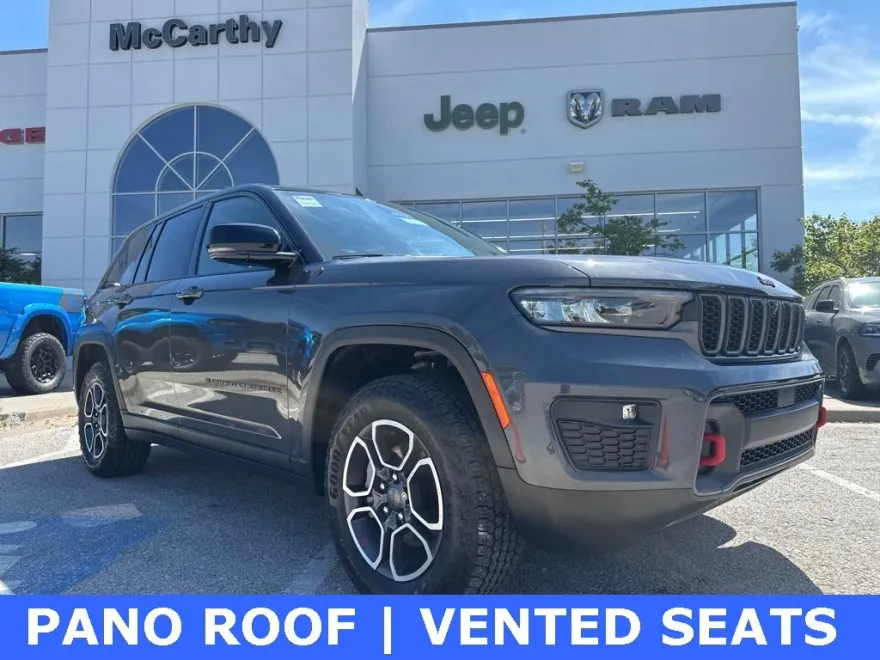 2022 Jeep Grand Cherokee Trailhawk photo 1