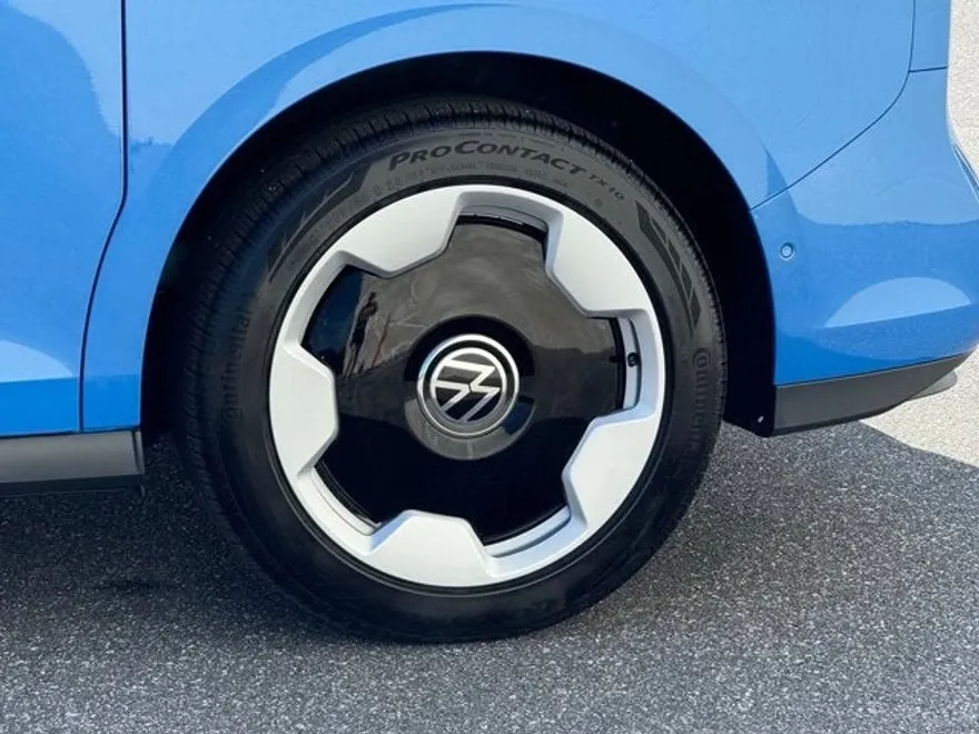 2025 Volkswagen ID. Buzz Pro Plus photo 1