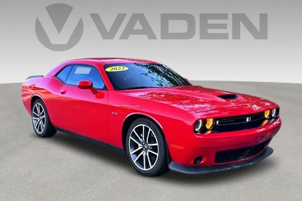 2023 Dodge Challenger R/T photo 1