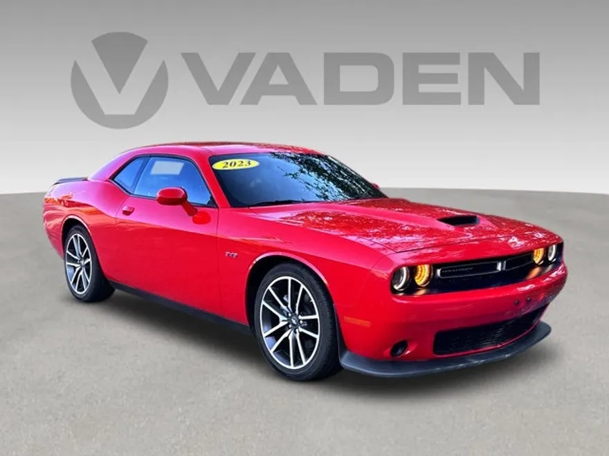 2023 Dodge Challenger R/T photo 1