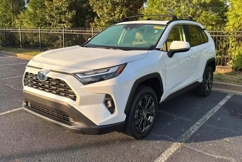 2024 Toyota RAV4 Hybrid XLE Premium photo 1