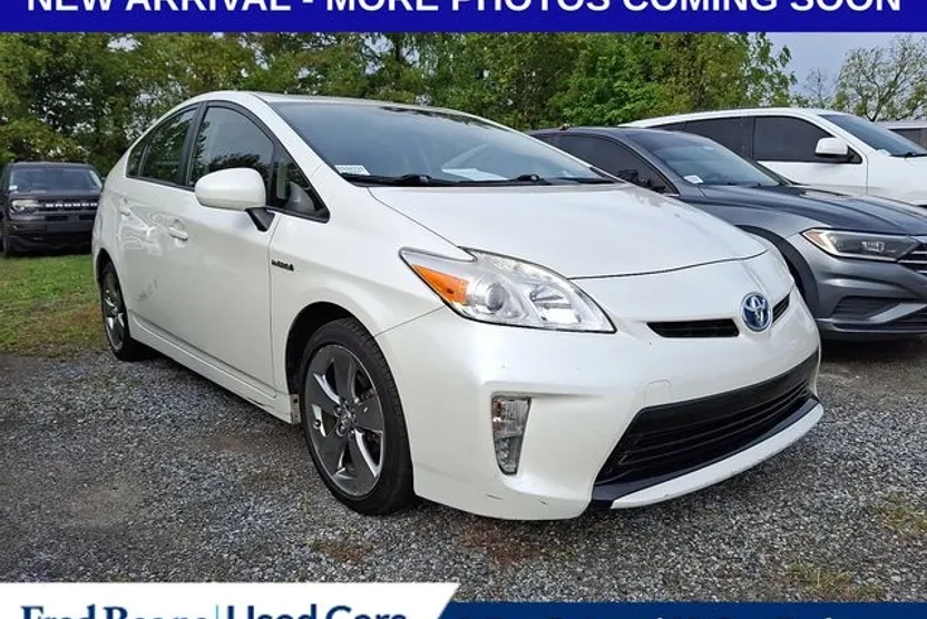 2013 Toyota Prius One photo 1