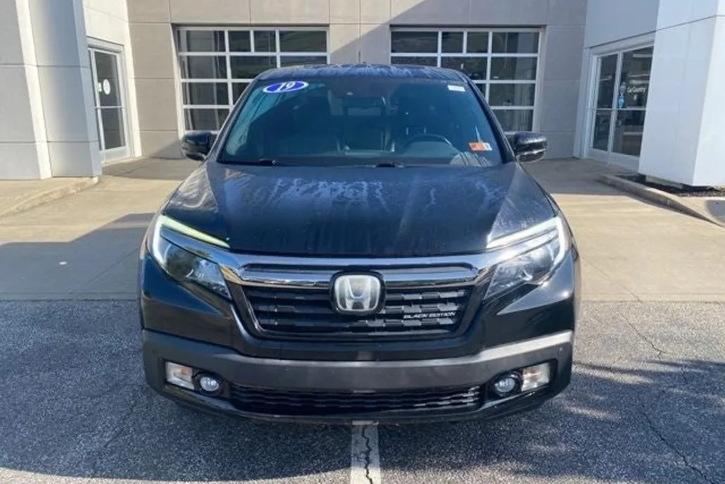 2019 Honda Ridgeline Black Edition photo 1