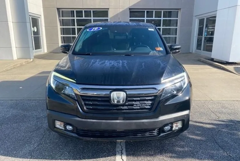 2019 Honda Ridgeline Black Edition photo 1