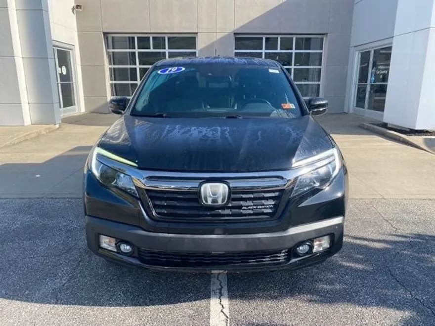 2019 Honda Ridgeline Black Edition photo 1