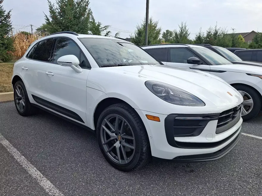 2023 Porsche Macan Base photo 1