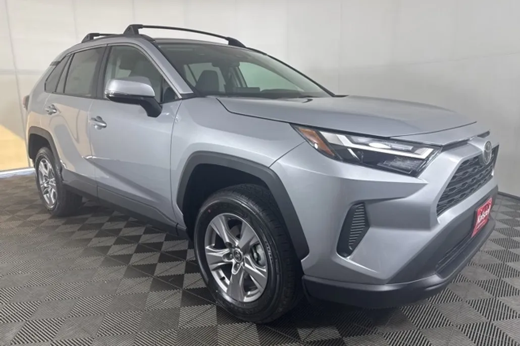 2025 Toyota RAV4 XLE photo 1