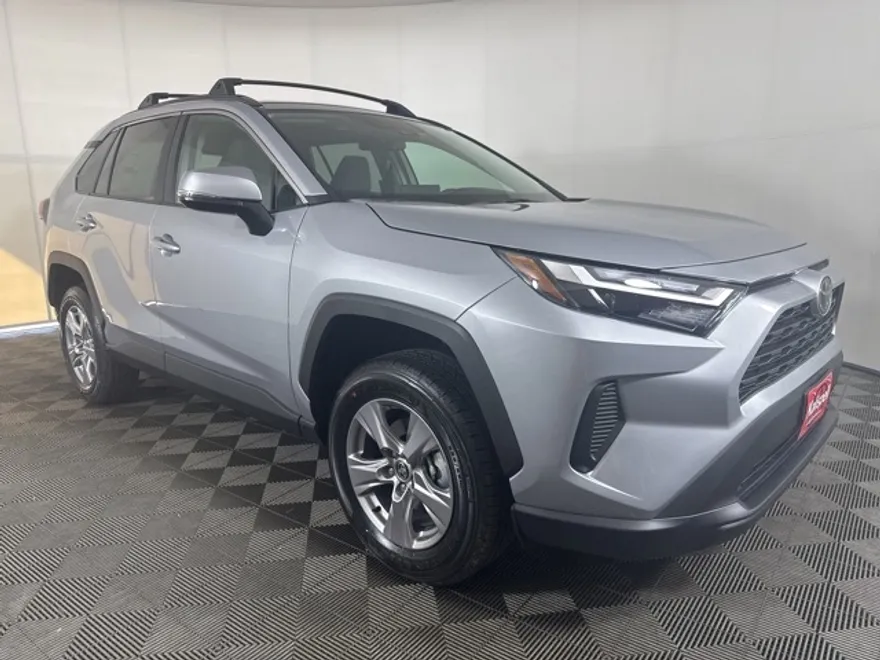 2025 Toyota RAV4 XLE photo 1