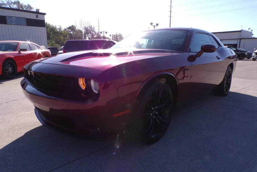 2018 Dodge Challenger SXT Plus photo 1