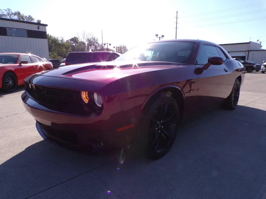 2018 Dodge Challenger SXT Plus photo 1