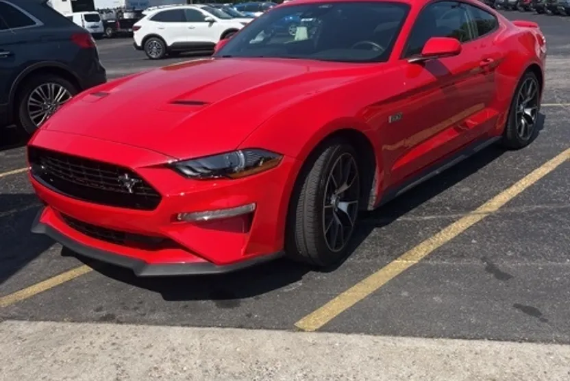 2021 Ford Mustang EcoBoost photo 1
