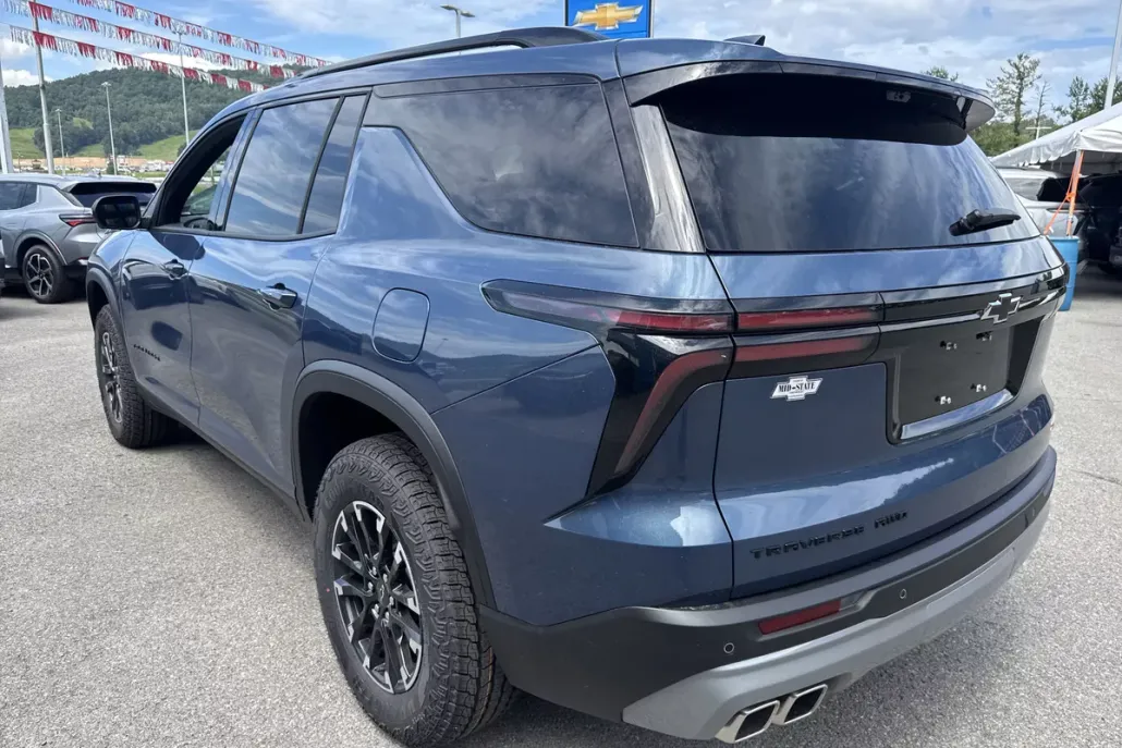 2026 Chevrolet Traverse Z71 photo 1