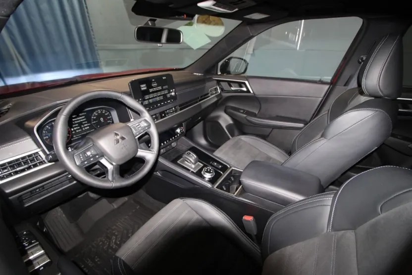 2024 Mitsubishi Outlander SE Ralliart photo 1