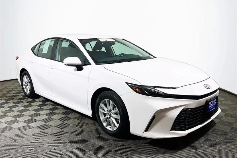 2025 Toyota Camry LE photo 1