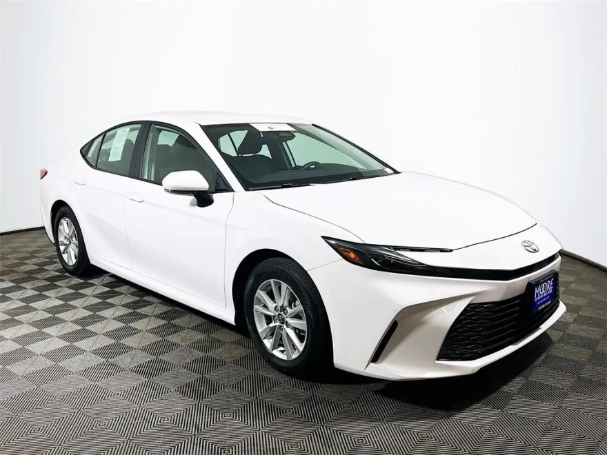 2025 Toyota Camry LE photo 1