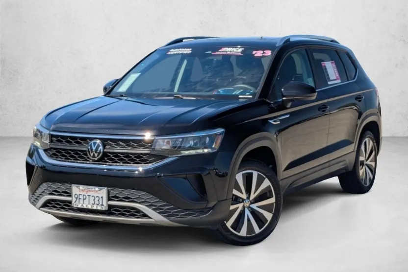 2023 Volkswagen Taos SE photo 1