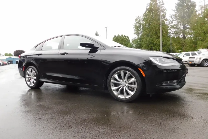 2015 Chrysler 200 photo 1