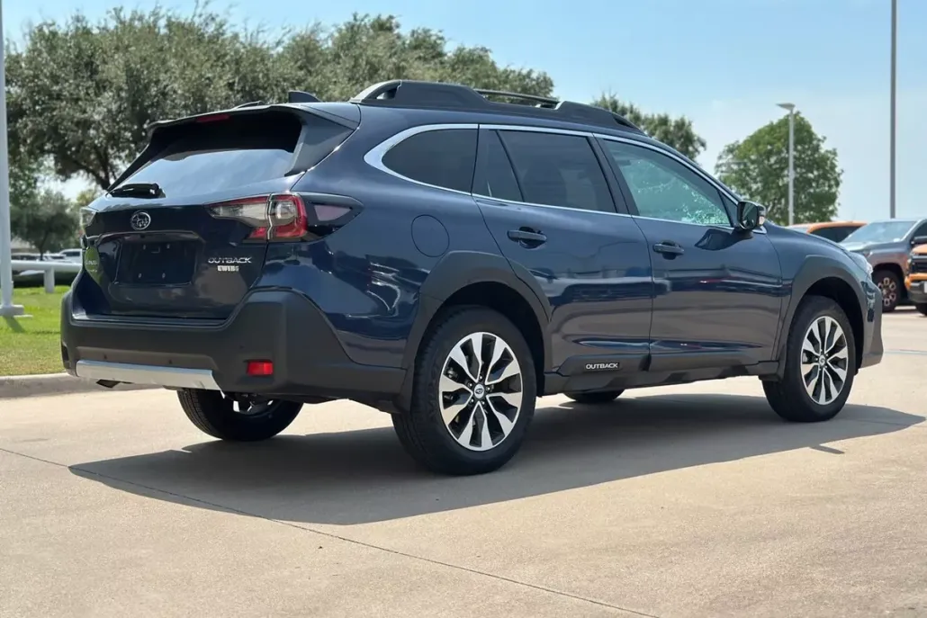 2023 Subaru Outback Limited photo 1