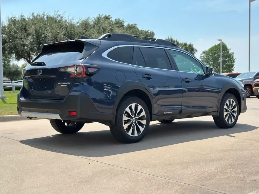 2023 Subaru Outback Limited photo 1