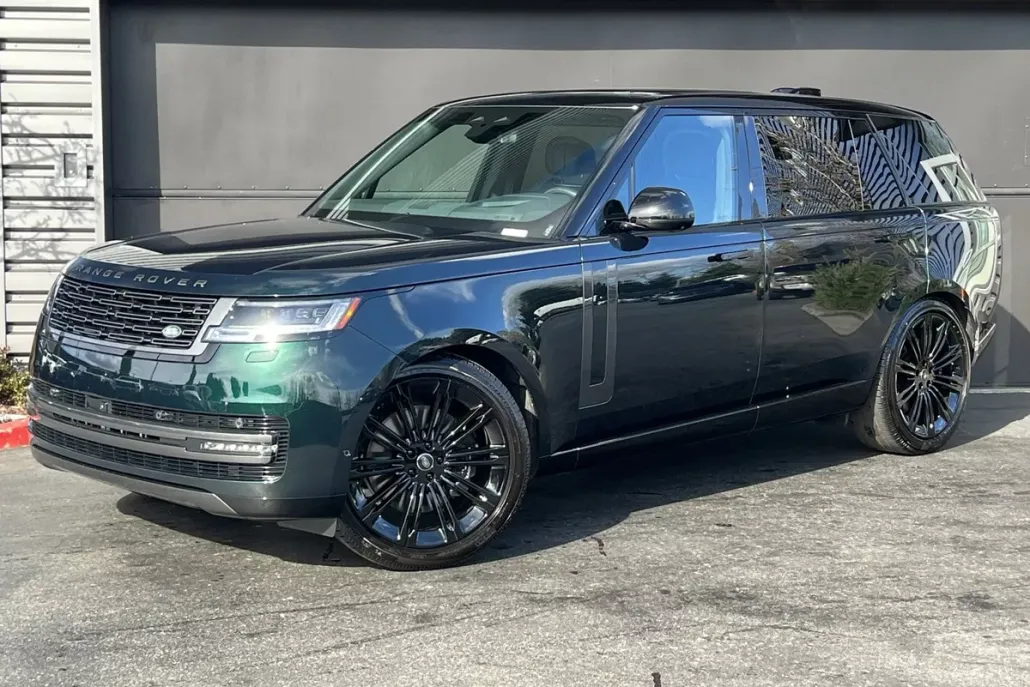 2025 Land Rover Range Rover SE photo 1