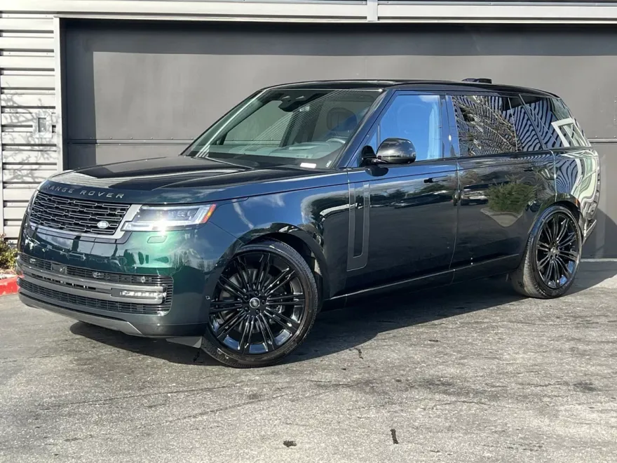 2025 Land Rover Range Rover SE photo 1