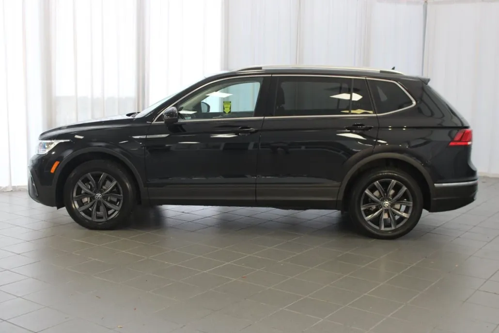 2023 Volkswagen Tiguan SE photo 1