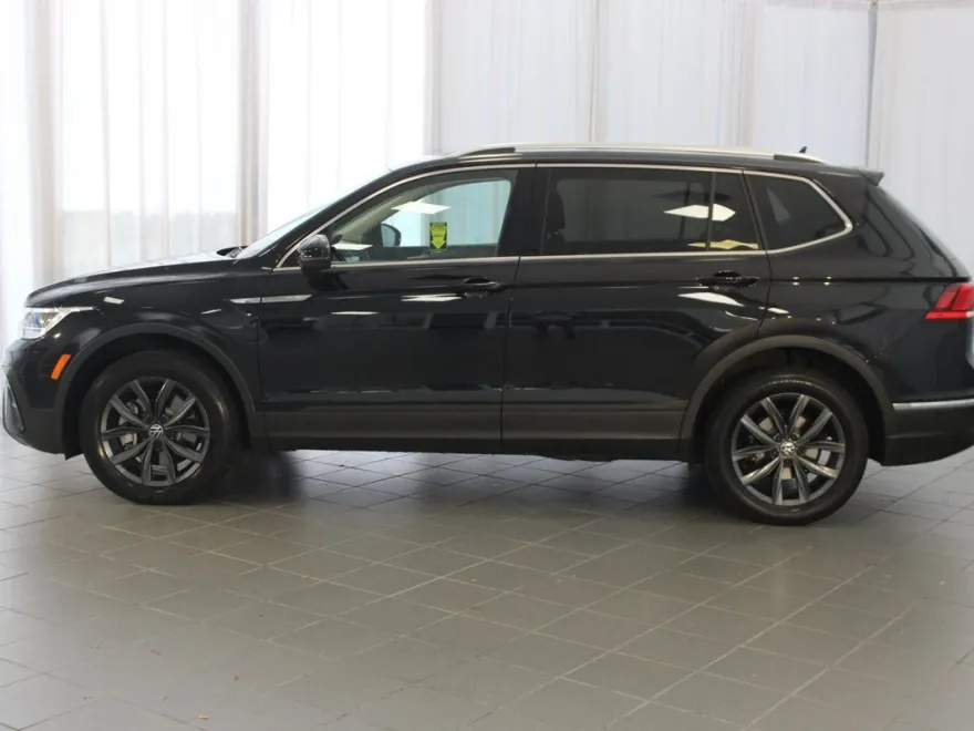 2023 Volkswagen Tiguan SE photo 1