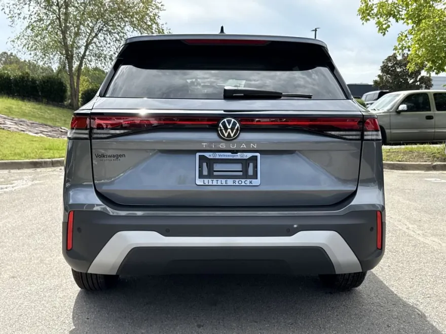 2025 Volkswagen Tiguan S photo 1