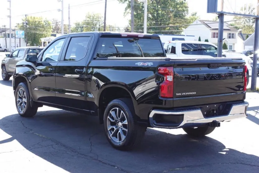 2023 Chevrolet Silverado 1500 LT photo 1