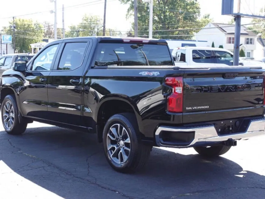 2023 Chevrolet Silverado 1500 LT photo 1