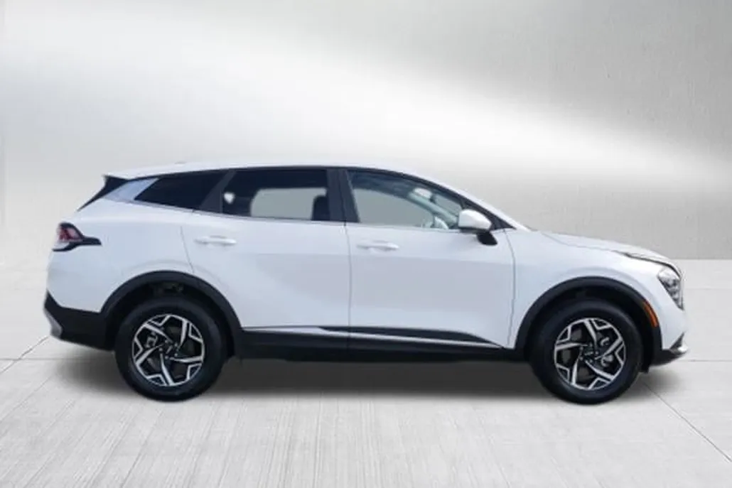 2024 Kia Sportage LX photo 1